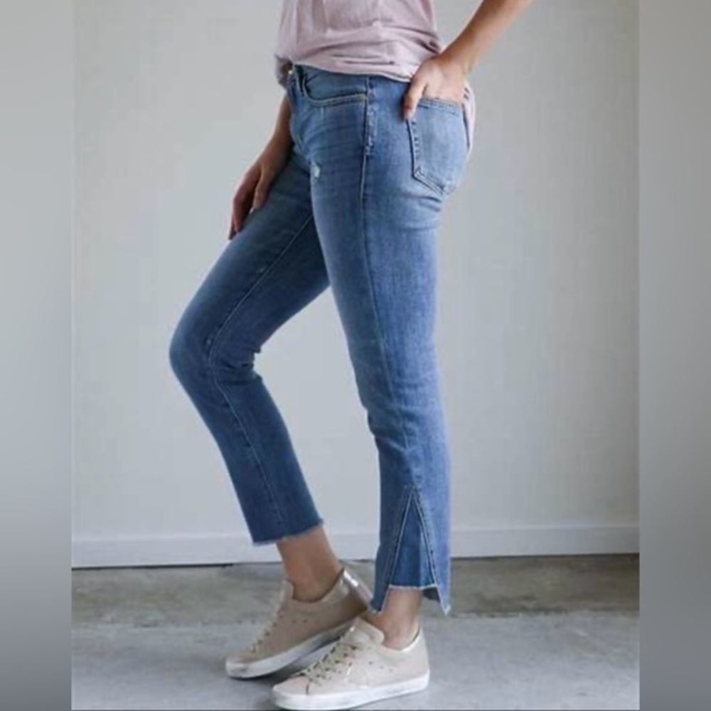 FRAME Le Boy Beaudry Jeans Size 26 Distressed Gusseted raw hem